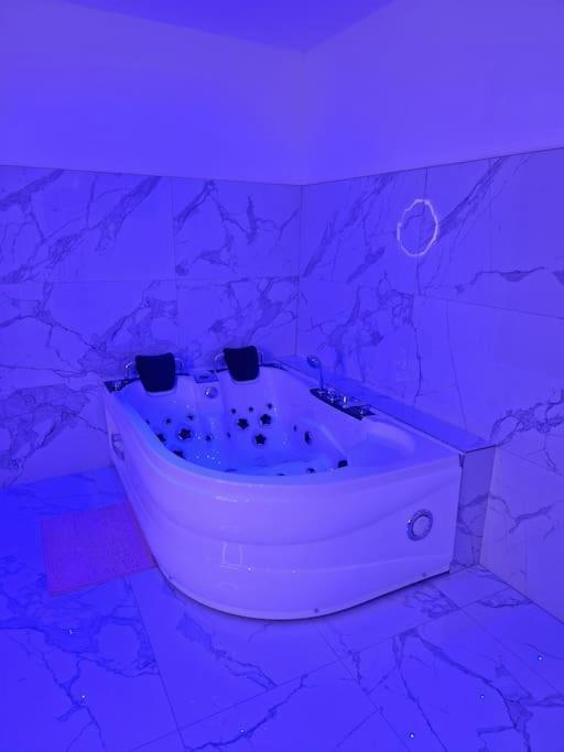 Maison Chic Avec Jacuzzi Nogent Sur Oise Yaospa60 Экстерьер фото