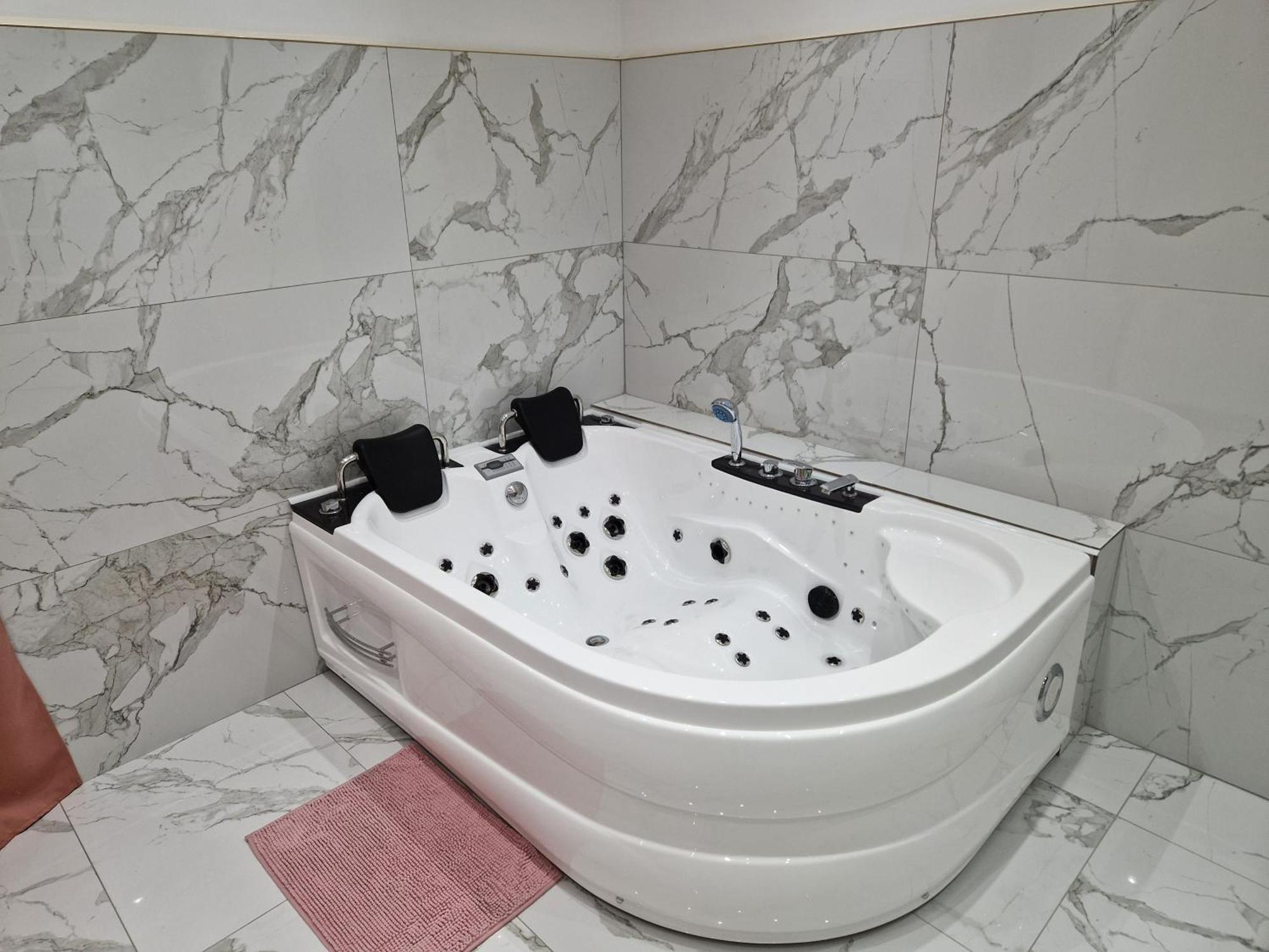 Maison Chic Avec Jacuzzi Nogent Sur Oise Yaospa60 Экстерьер фото